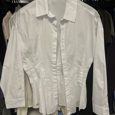 Camicia bianca aderente