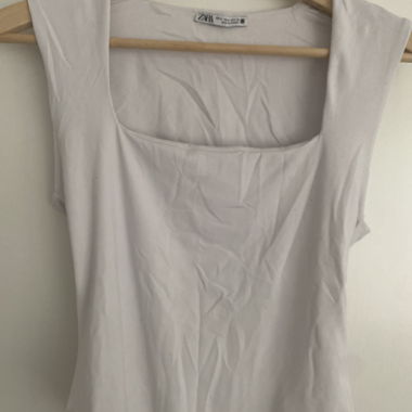 White Zara cap-sleeve bodysuit top