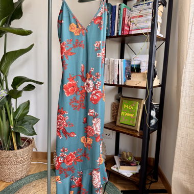 Blumiges, fliessendes Kleid