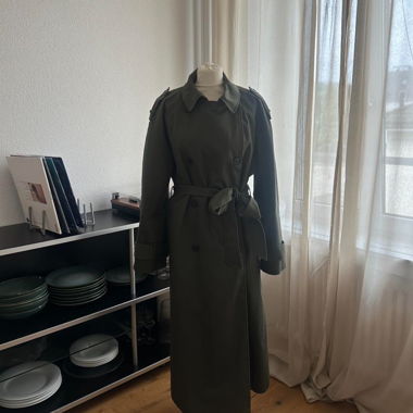 Trench in kaki