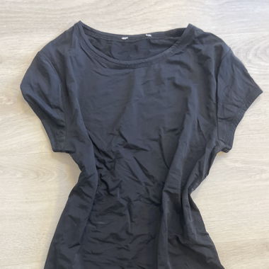 eng anliegendes Top