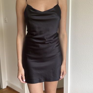 Schwarzes Negligee-Kleid