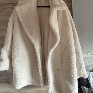 Cappotto bianco in ecopelliccia