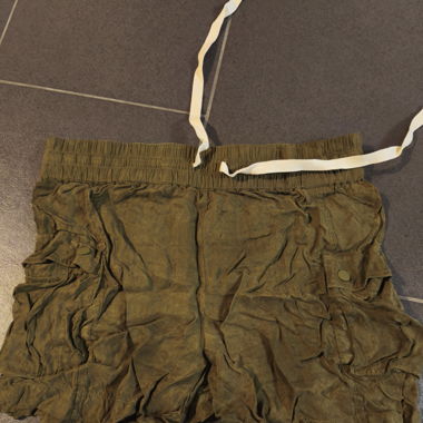 Kurze Stoffhosen