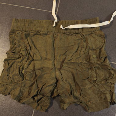 Kurze Stoffhosen