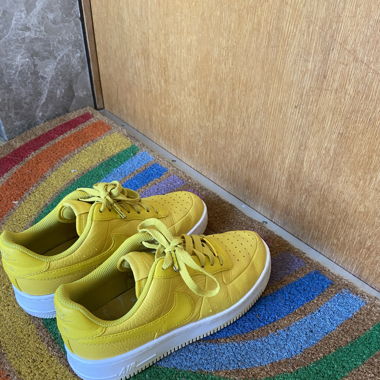 Nike air jaunes 