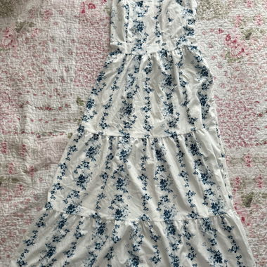 Abito lungo bianco con fiori