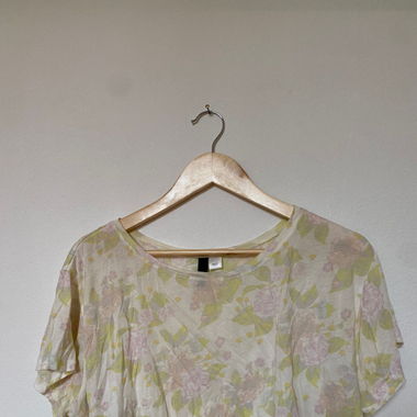 Bauchfreies T-Shirt Weiss mit Blüemli Gr. 34 H&M