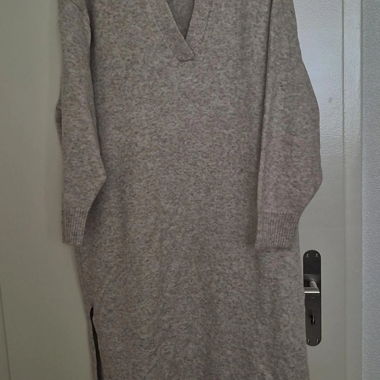 Robe pull en laine beige 