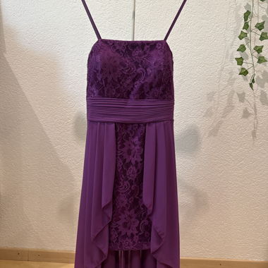 Robe en dentelle lilas