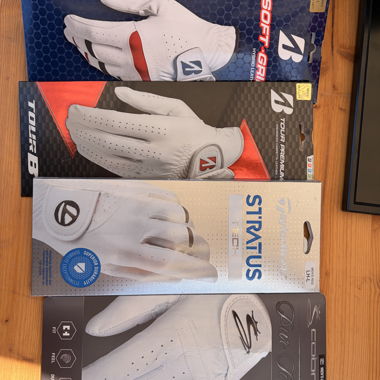 Bridgestone Golf Glove Set