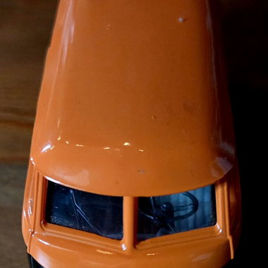 Miniatura furgone Volkswagen arancione