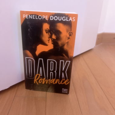Livre "Dark Romance" Penelope Douglas