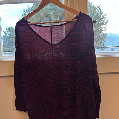 Fine burgundy long-sleeve sweater