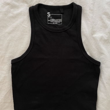 black crop top