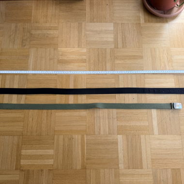 Gürtel aus grünem Stoff und Leder