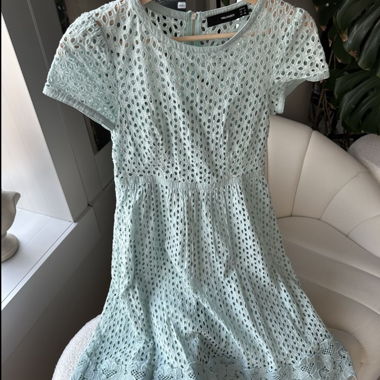 Mintgrues mini Kleid mit Spitze