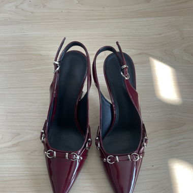 Hohe Schuhe rot