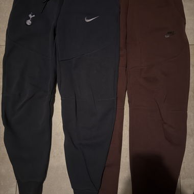 2 Nike Tech Fleece Jogginghosen