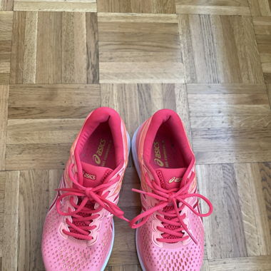 Running shoes 