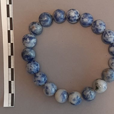 Bracciale di perle in pietra (sodalite)