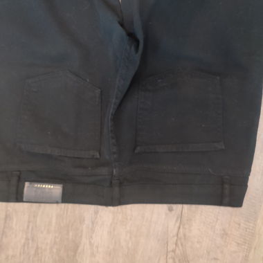 Schwarze Hose