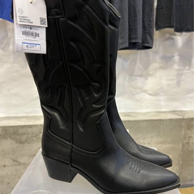Stradivarius Cowboy boots