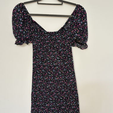 Vestito a balze con motivo floreale (FB Sister)