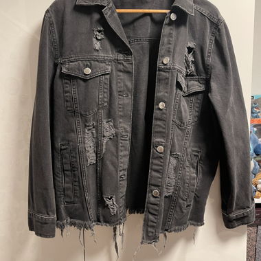 Giacca in denim nera distressed