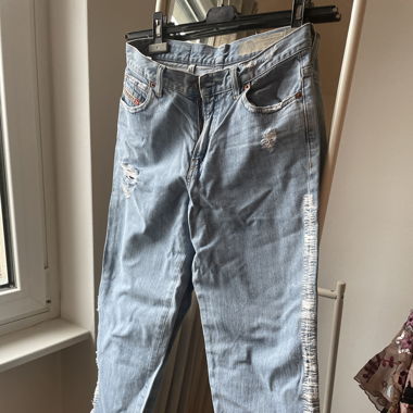 Jeans diesel con strappi 