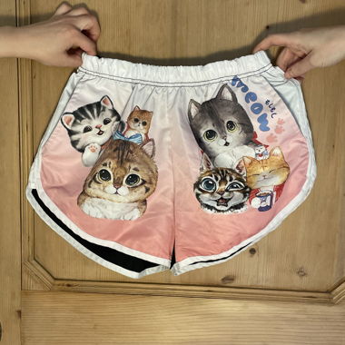 Pantaloncini con gatti