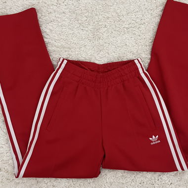 Short de sport Adidas rouge