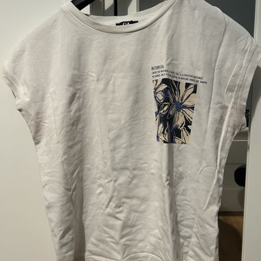 white flower print shirt