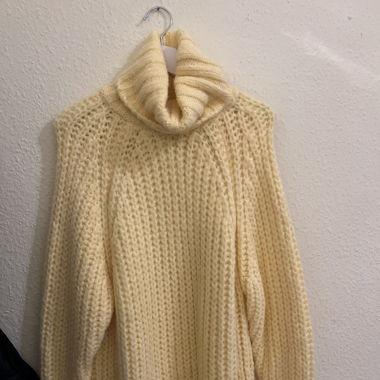 Knitted sweater 