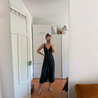 Dunkelgrüner Jumpsuit