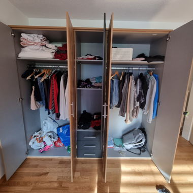 Kleiderschrank