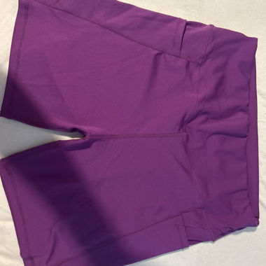 Short de sport violet avec poche 