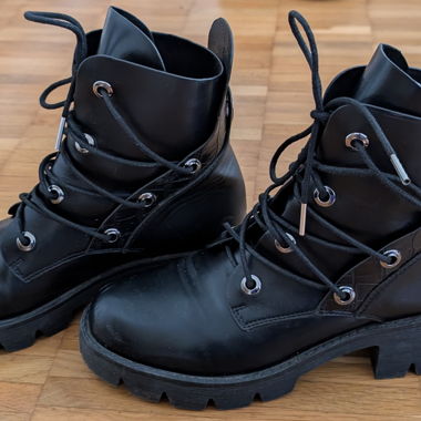 Bottines à lacets noires de Reserved