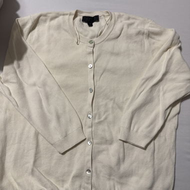Maglione giallo burro con bottoni