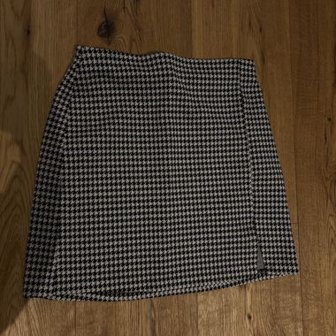 Mini-jupe pied-de-poule noir et blanc