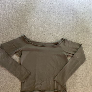 Brandy Melville off shoulder Top