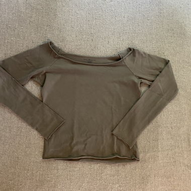 Brandy Melville off shoulder Top