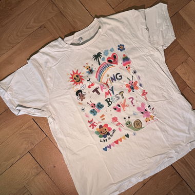T-shirt blanc avec imprimé coloré