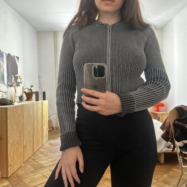 Ribbed knit sweater with zip