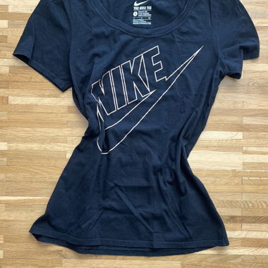 Black Nike T-shirt