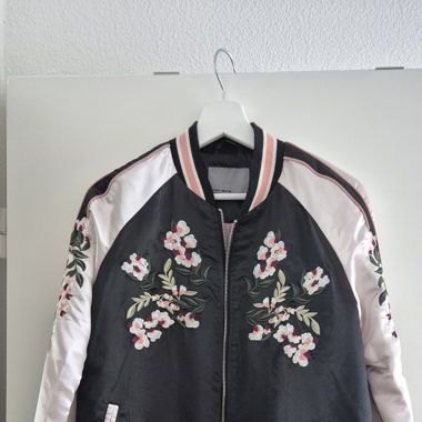 Bomber Jacke mit Stickerei