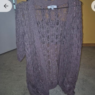 Cardigan violet avec détails en fil doré