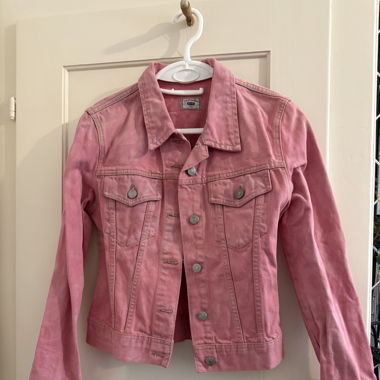 Veste rose denim avec abeille