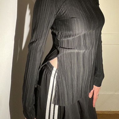 Top plissé nero con cut-out