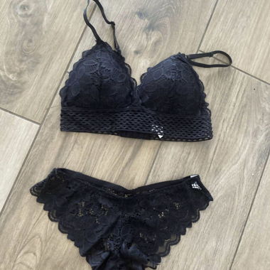 UNWORN LINGERIE SET SIZE S